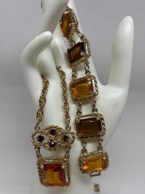 Sarah Coventry ‘Wild Honey’ necklace and bracelet.